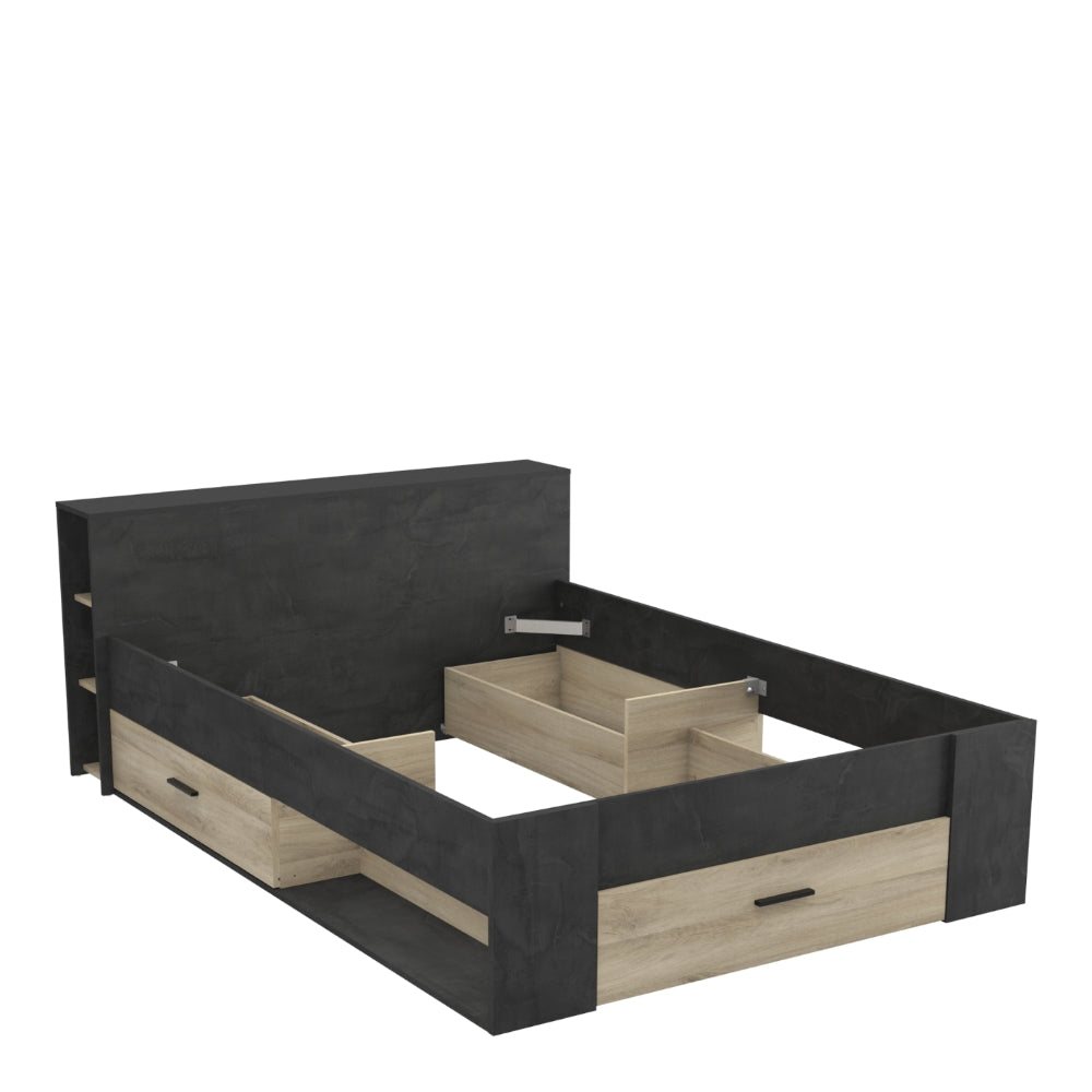 Leeg modern houten bedframe met zwart en houtkleurige elementen en ingebouwde opberglades, geschikt voor montage, geplaatst op een witte achtergrond.
